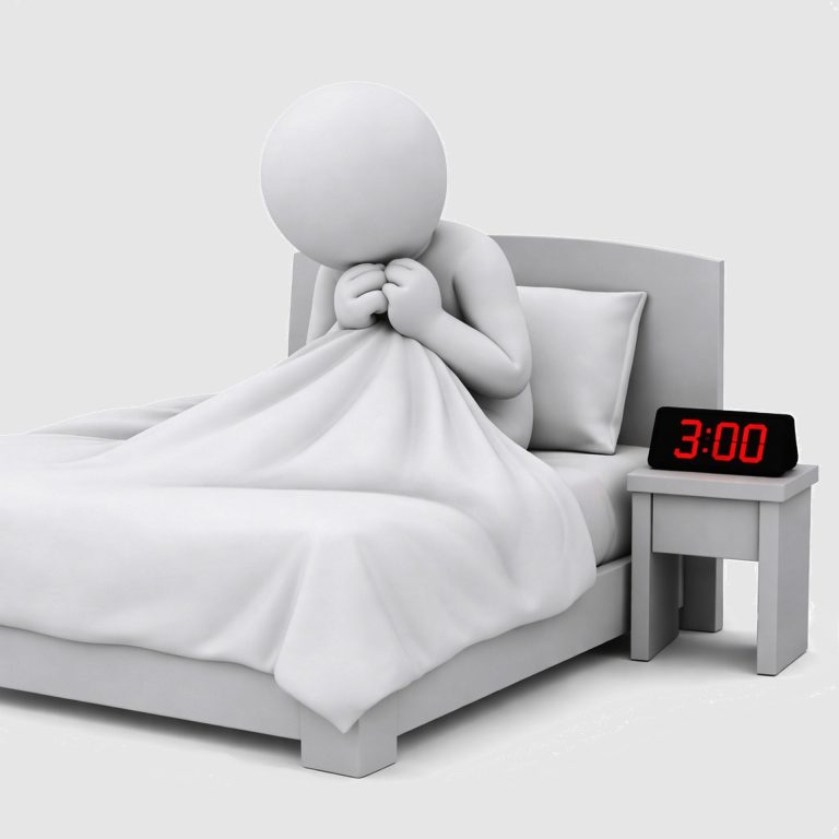 un personnage se réveille à 3h du matin dans l'angoisse et fait une insomnie